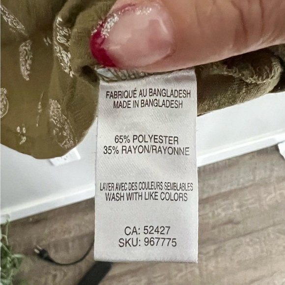 Sage green flower print shirt (1x) - Picture 5 of 5